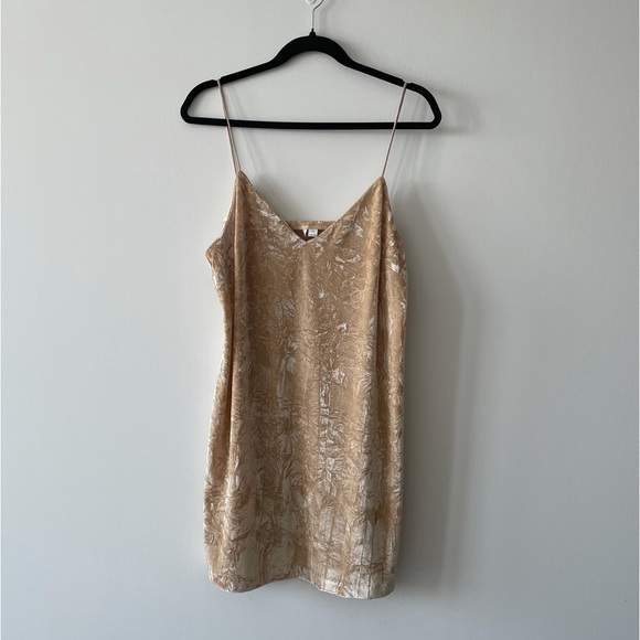 Cream velvet mini dress - Picture 2 of 3